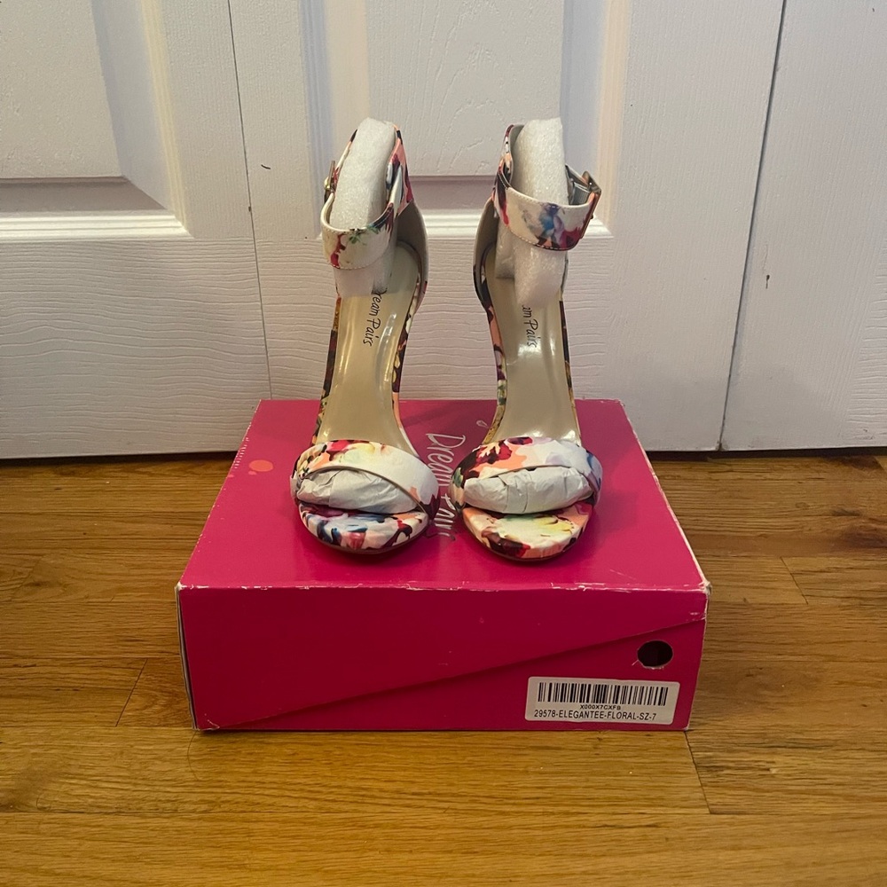 Dream Pairs Multicolor Floral Heels